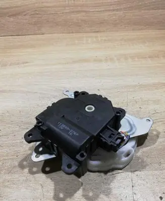 Toyota Corolla Verso AR10 Air flap motor/actuator 1138002760