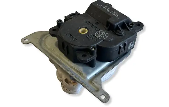 Toyota Avensis T250 Air flap motor/actuator AE0637008610