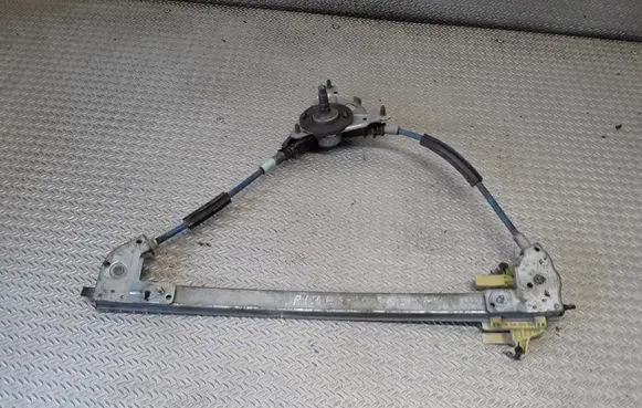 Rear door manual window regulator