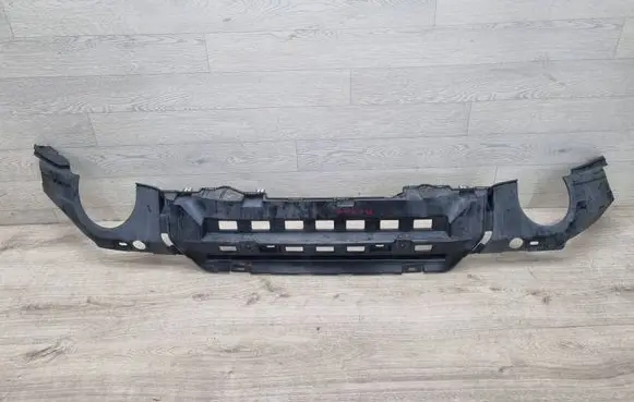 Rear bumper mounting bracket