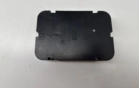 BMW 5 F10 F11 Quarter panel pressure vent 64226905748