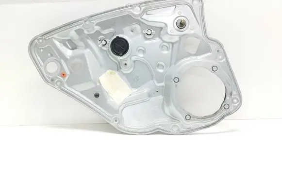 Rear window lifting mechanism without motor