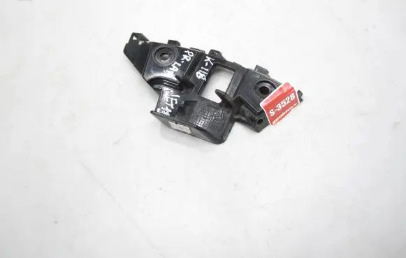 Volkswagen Jetta VI Fender mounting bracket 5C6807184
