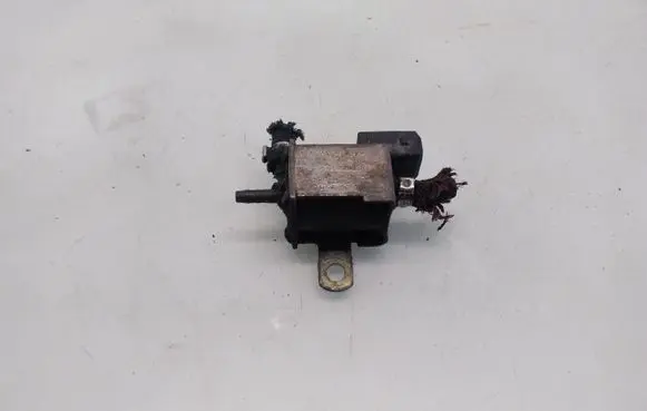 Volkswagen New Beetle Turbo solenoid valve 028905283
