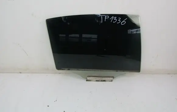 Opel Astra G Rear door window glass 