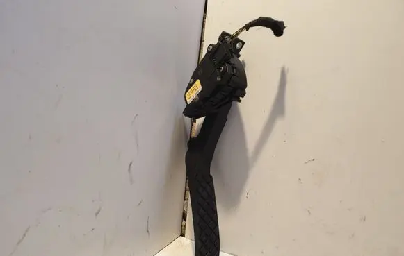 Volkswagen Touareg I Accelerator throttle pedal 7L0723507D 6PV00802624