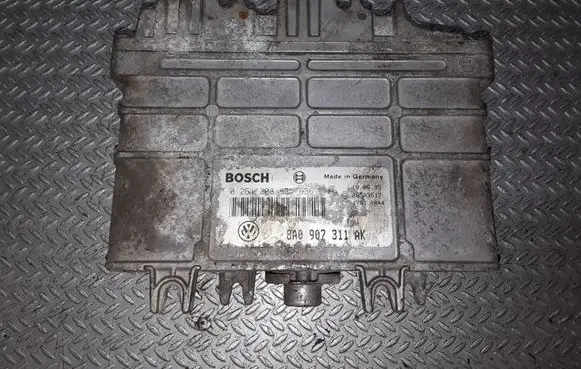 Volkswagen Golf III Engine control unit/module 0261203635 8A0907311AK