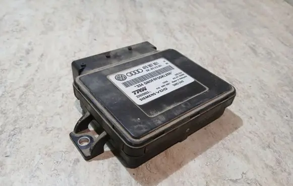 Audi A6 S6 C6 4F Hand brake control module 4F0907801