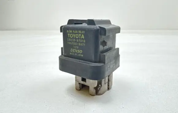 Toyota Avensis T250 Glow plug pre-heat relay 2861067010 1567000671