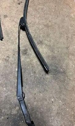 Nissan Pathfinder R51 Front wiper blade arm 39569LHD 39569