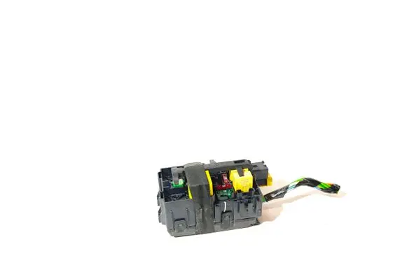 Peugeot 2008 I Fuse module 9806192580