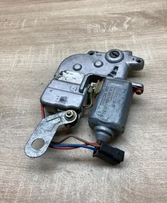 Volkswagen PASSAT B4 Sunroof motor/actuator 722686715 0130821812