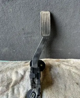 Tesla Model S Accelerator throttle pedal BE5C9F836AA 6PV93337017