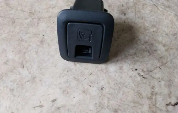Volkswagen PASSAT B8 ISOFIX cover 3G0887233A