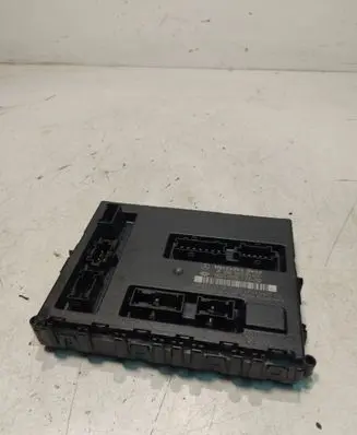 Mercedes-Benz B W245 Fuse module A1699010100 5DK00872838