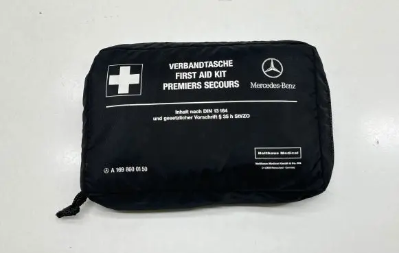 Mercedes-Benz C W204 First aid kit A1698600150