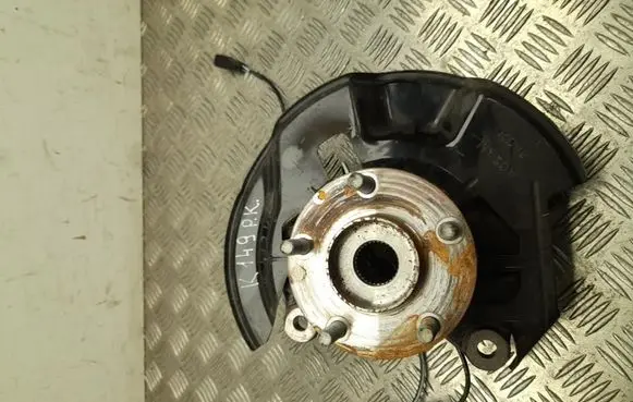 Front wheel hub