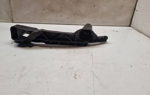 Front bumper mounting bracket