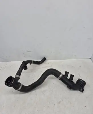 Volvo XC40 Engine coolant pipe/hose 32240181
