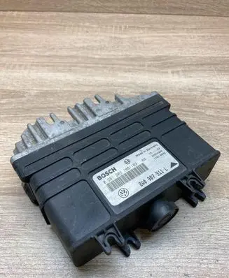 Volkswagen PASSAT B4 Engine control unit/module ECU 8A0907311L 0261203188