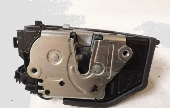 BMW 5 E60 E61 Rear door lock 7202148 A053702