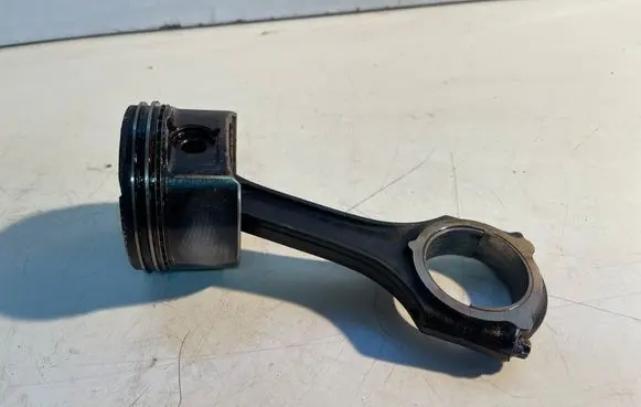 Mercedes-Benz E W211 Piston with connecting rod