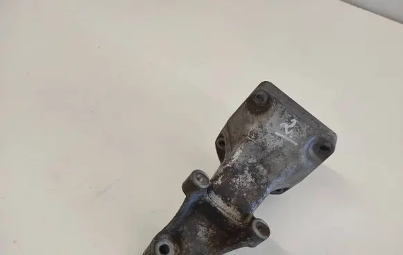 Mercedes-Benz E W211 Engine mounting bracket A6112230704