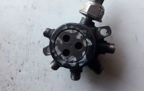 Ford Focus C-MAX Fuel distributor 4M5Q9D280DA