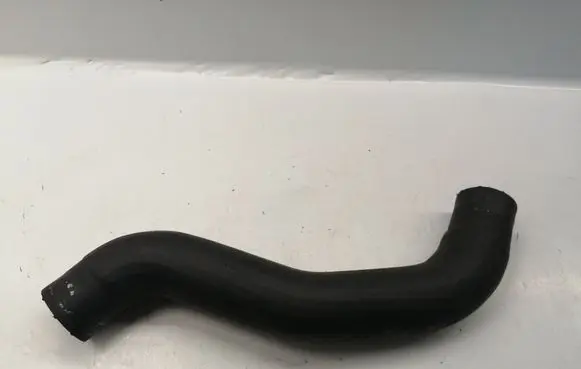 Toyota Avensis T250 Engine coolant pipe/hose 165710R010