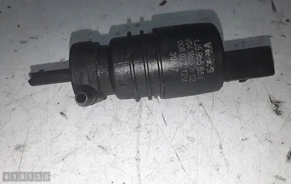 Audi A8 S8 D3 4E Windscreen/windshield washer pump 1J5955651
