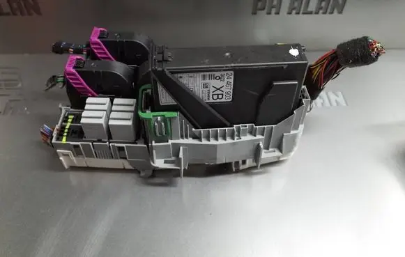 Opel Corsa C Fuse box set 24467903 313203739 5WK4866
