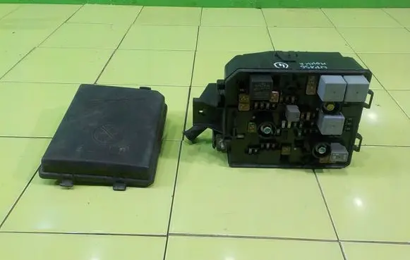 Opel Mokka Fuse box set 95263746 BEZPIECZNIKOW