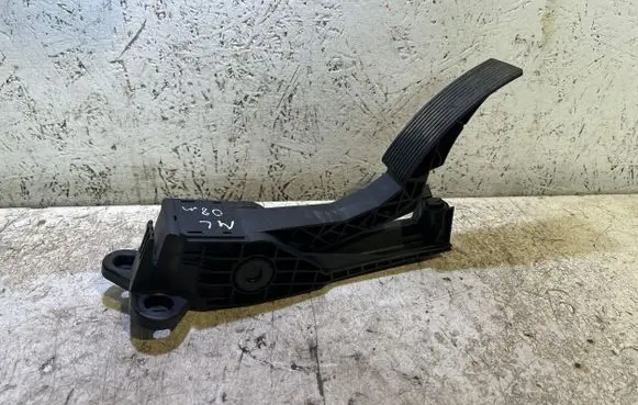 Mercedes-Benz ML W164 Accelerator throttle pedal A1643000004 140207 0486
