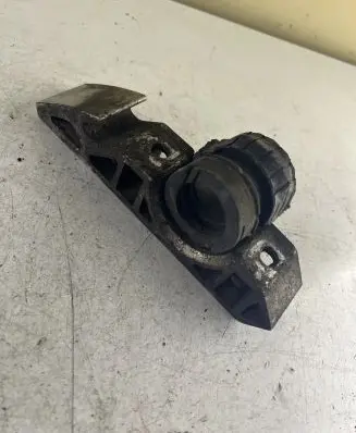 Volkswagen Touareg I Sway bar bush bracket, front 7L0411063B 7L0411063