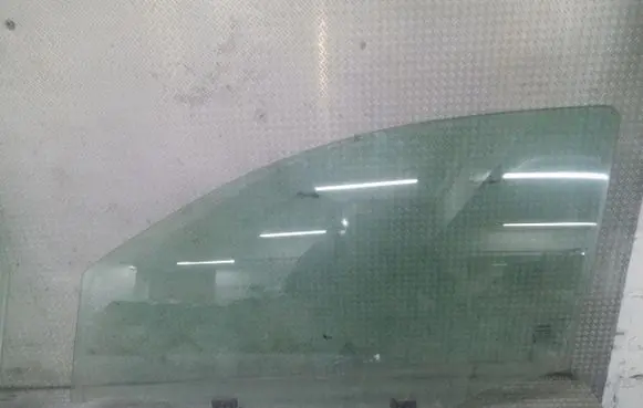 Nissan Qashqai Front door window glass four-door