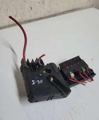 Mercedes-Benz E W211 Fuse module 2119820402