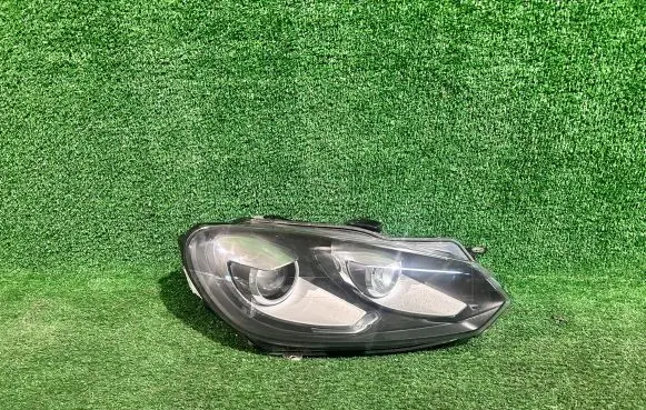 Volkswagen Golf VI Headlight/headlamp 5K1941752C