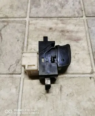 Nissan Primera Electric window control switch