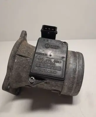 Audi A4 S4 B5 8D Mass air flow meter 037906461B AFH6010A T32295