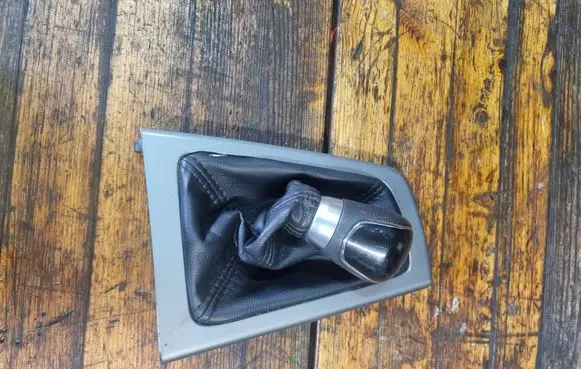 Ford Focus Gear lever shifter trim leather/knob BM51A045B79 BM51A044B83
