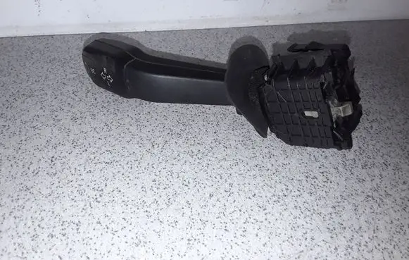 BMW 5 E39 Indicator stalk 8352172