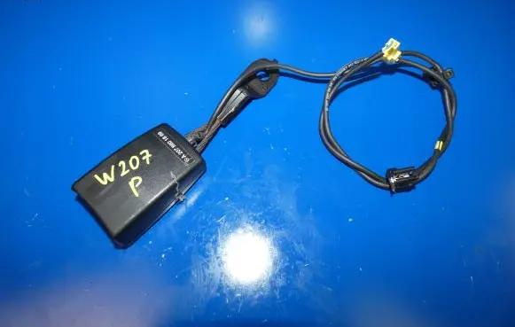 Mercedes-Benz E C207 W207 Front seatbelt buckle