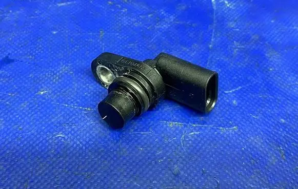 Mercedes-Benz A W176 Camshaft position sensor A2709050400 0232103125