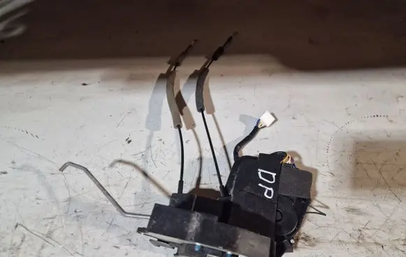 Mazda CX-7 Front door lock