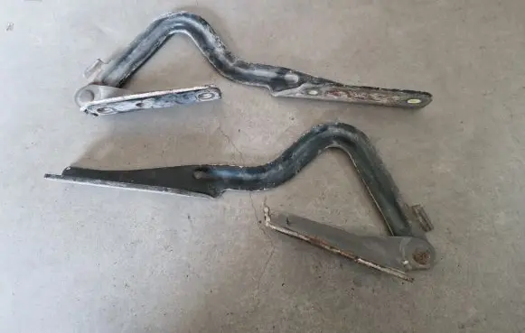 Nissan Patrol Y61 Engine bonnet/hood hinges