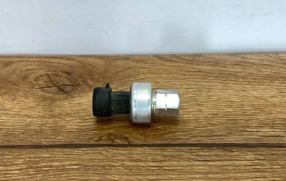 Chevrolet Camaro Air conditioning (A/C) pressure sensor 22678731PINYA 22678731