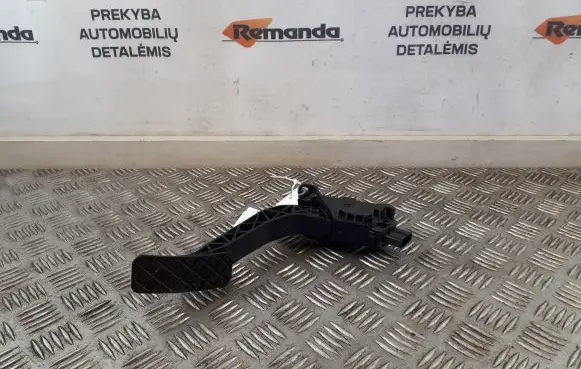 Volkswagen Tiguan Accelerator throttle pedal 5Q2723503