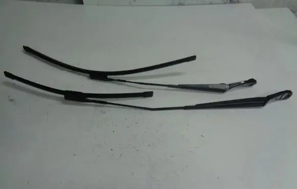 Alfa Romeo Giulia Front wiper blade arm