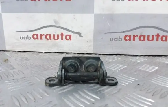 Subaru Legacy Tailgate/trunk/boot hinge