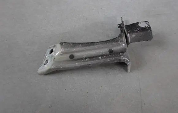 Volkswagen PASSAT B8 Fender mounting bracket 3G0821141A